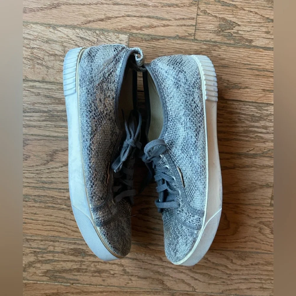 Zara sneakers Shoes Silver Animal Print Eu 41 US 10 excellent preowned condition